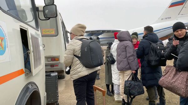 Российских туристов эвакуировали из Алма-Аты самолетом военно-транспортной авиации - Sputnik Казахстан