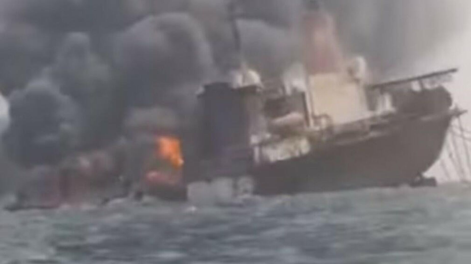 Нефтедобывающее судно взорвалось у берегов Нигерии - Sputnik Казахстан, 1920, 03.02.2022