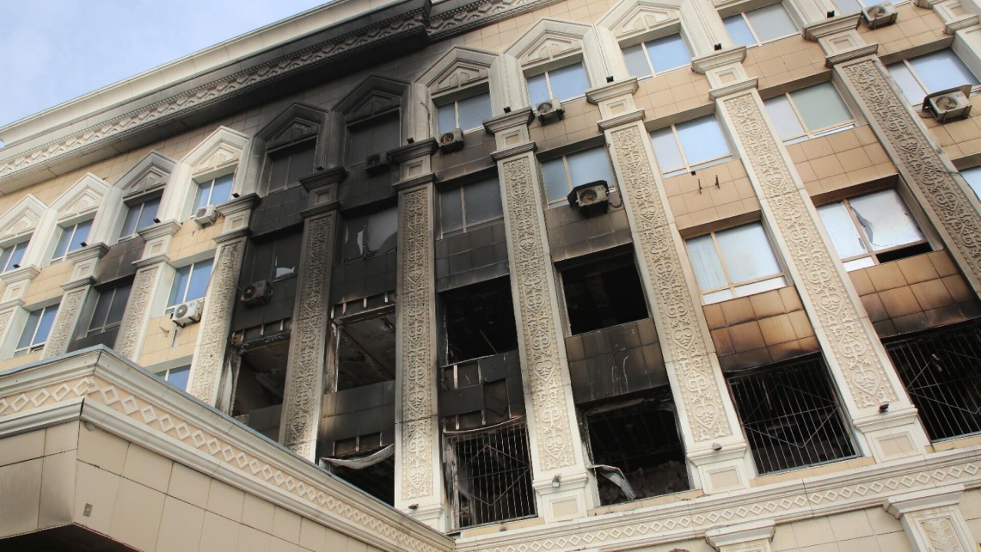 Здание Кызылординского областного суда серьезно пострадало во время январских погромов - Sputnik Казахстан, 1920, 07.09.2023