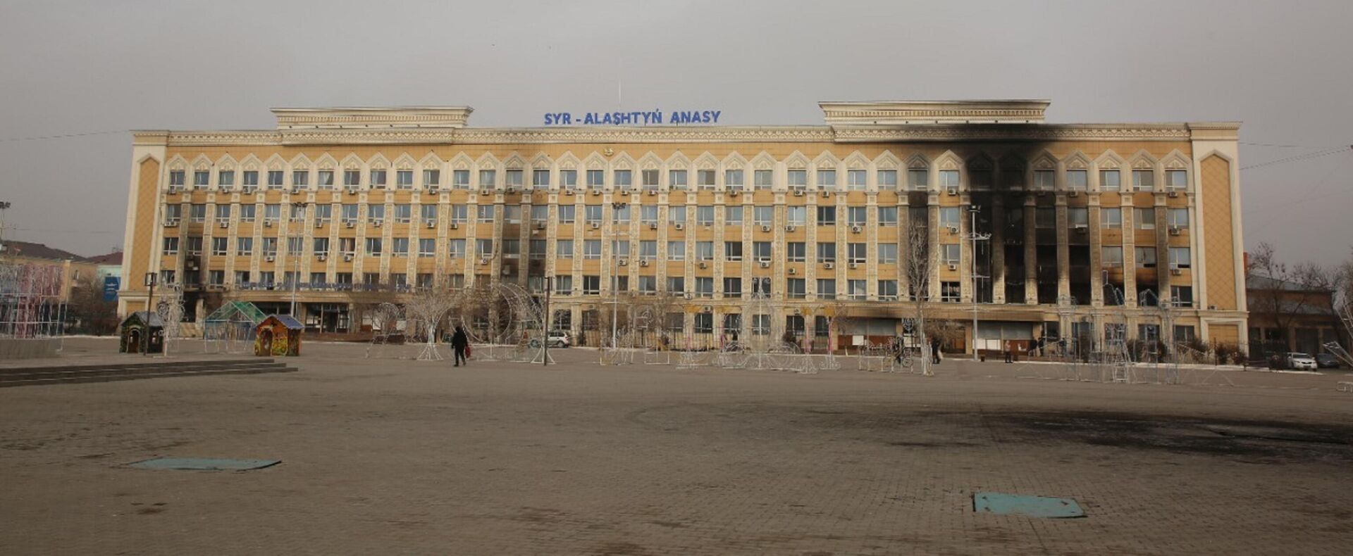 Во время массовых беспорядков в здании Кызылординского областного суда полностью сгорели три нижних этажа - Sputnik Казахстан, 1920, 04.02.2022