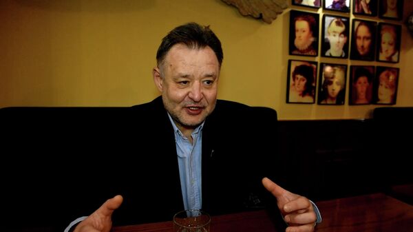 Старейший актер Казахстана Юрий Померанцев в свои 99 лет до сих пор на сцене - видео - Sputnik Казахстан