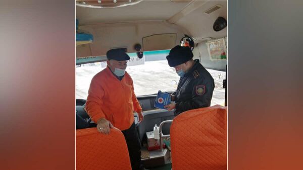 Техсостояние школьных автобусов проверили столичные полицейские - Sputnik Қазақстан