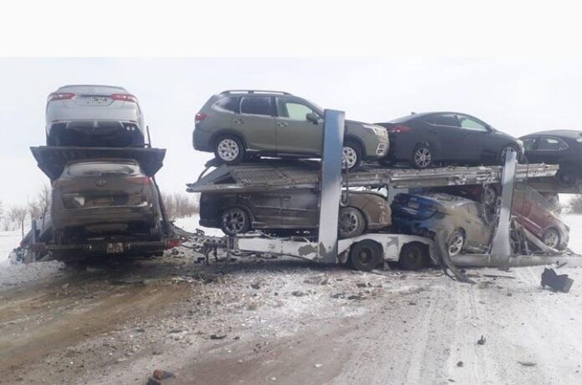 ДТП с участием трех автовозов и одного грузового авто произошло в Актюбинской области - Sputnik Қазақстан, 1920, 14.02.2022