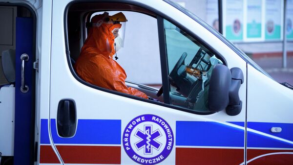 Водитель автомобиля скорой помощи в Польше, архивное фото - Sputnik Казахстан