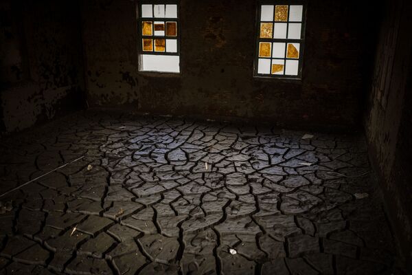 Фото сделанное внутри затопленного дома, пробывшего под водой 30 лет. - Sputnik Казахстан