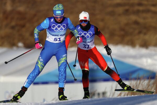 Лыжные гонки - наверное, один из старейших зимних олимпийских видов спорта. Здесь есть разделение на &quot;классику&quot; и &quot;вольный стиль&quot;, спринтерские и марафонские дистанции, а также эстафета. На фото: Ксения Шалыгина на Олимпиаде в Пекине.  - Sputnik Казахстан