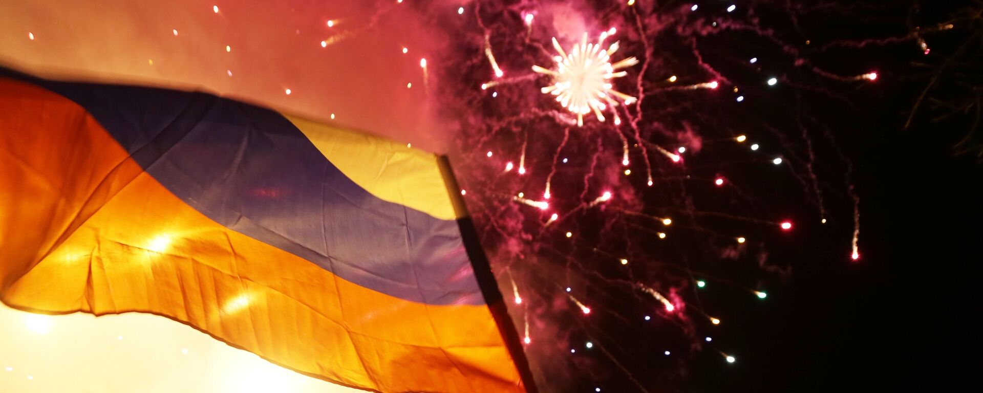 Жители Донецка и Луганска празднуют признание Россией ДНР и ЛНР - Sputnik Казахстан, 1920, 23.05.2022