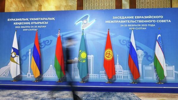 Флаги стран-участниц и наблюдателей ЕАЭС - Sputnik Казахстан