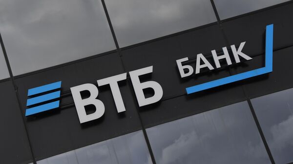 Вывеска банка ВТБ - Sputnik Казахстан