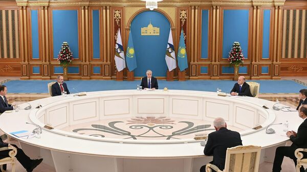 Токаев провел встречу с с главами правительств государств – членов ЕАЭС - Sputnik Казахстан