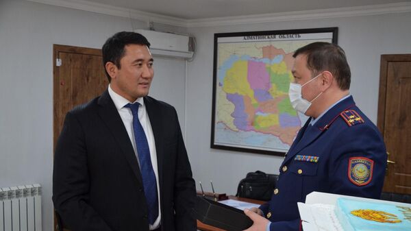 Бизнесмен Даурен Талипов помог в период беспорядков силовикам водой и съестными припасами - Sputnik Казахстан