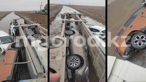 Автовоз опрокинулся на трассе в Западном Казахстане - Sputnik Қазақстан