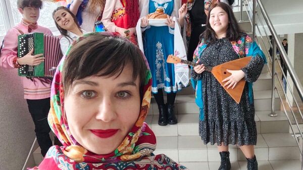Блины и чапати: студенты из Индии в Петропавловске приготовили национальные блюда на Масленицу - Sputnik Казахстан