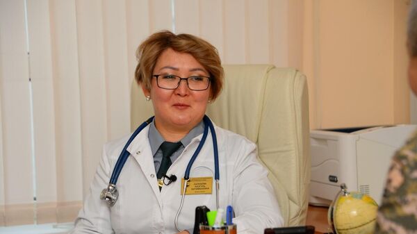 Полковник, ведущий терапевт главного клинического госпиталя при министерстве обороны в Нур-Султане Назгуль Калкаева - Sputnik Казахстан
