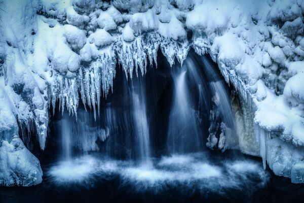Снимок ледопада японского фотографа Рие Асада занял третье место в категории &quot;Ландшафты и окружающая среда Земли&quot;. - Sputnik Казахстан