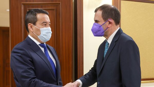Алихан Смаилов провел встречу с вице-президентом Европейского банка реконструкции и развития по банковским операциям Аланом Пию - Sputnik Казахстан