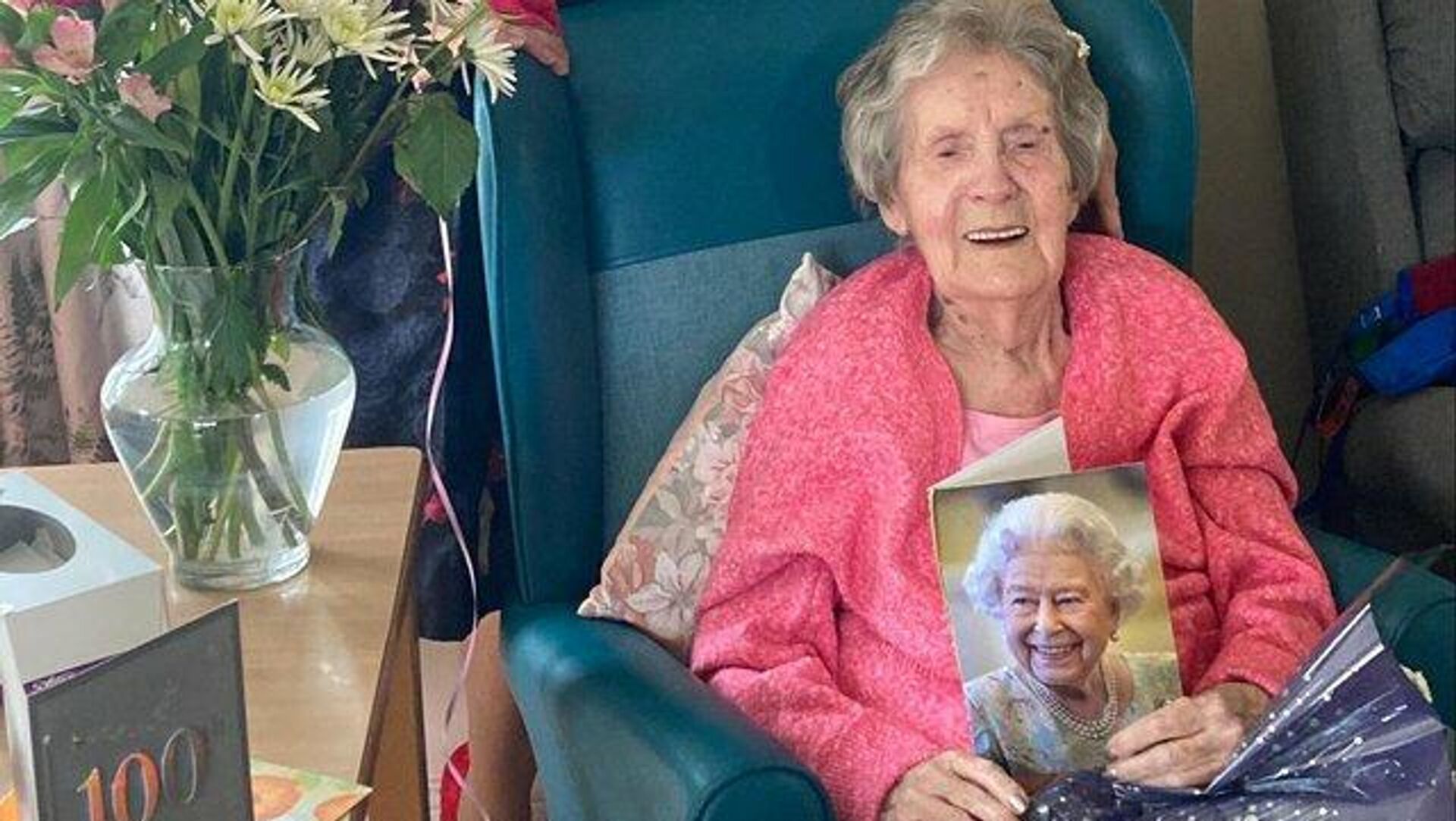 Отметившая 100-летний юбилей британка рассказала свой секрет долголетия -  17.03.2022, Sputnik Казахстан