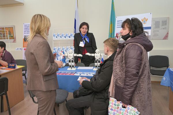 Выставка российских университетов для казахстанских абитуриентов продлится до 20 марта.  - Sputnik Казахстан