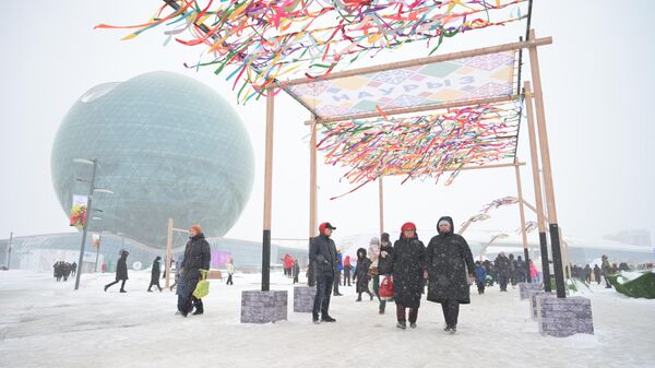 Снег и метель на Наурыз в Нур-Султане - Sputnik Казахстан