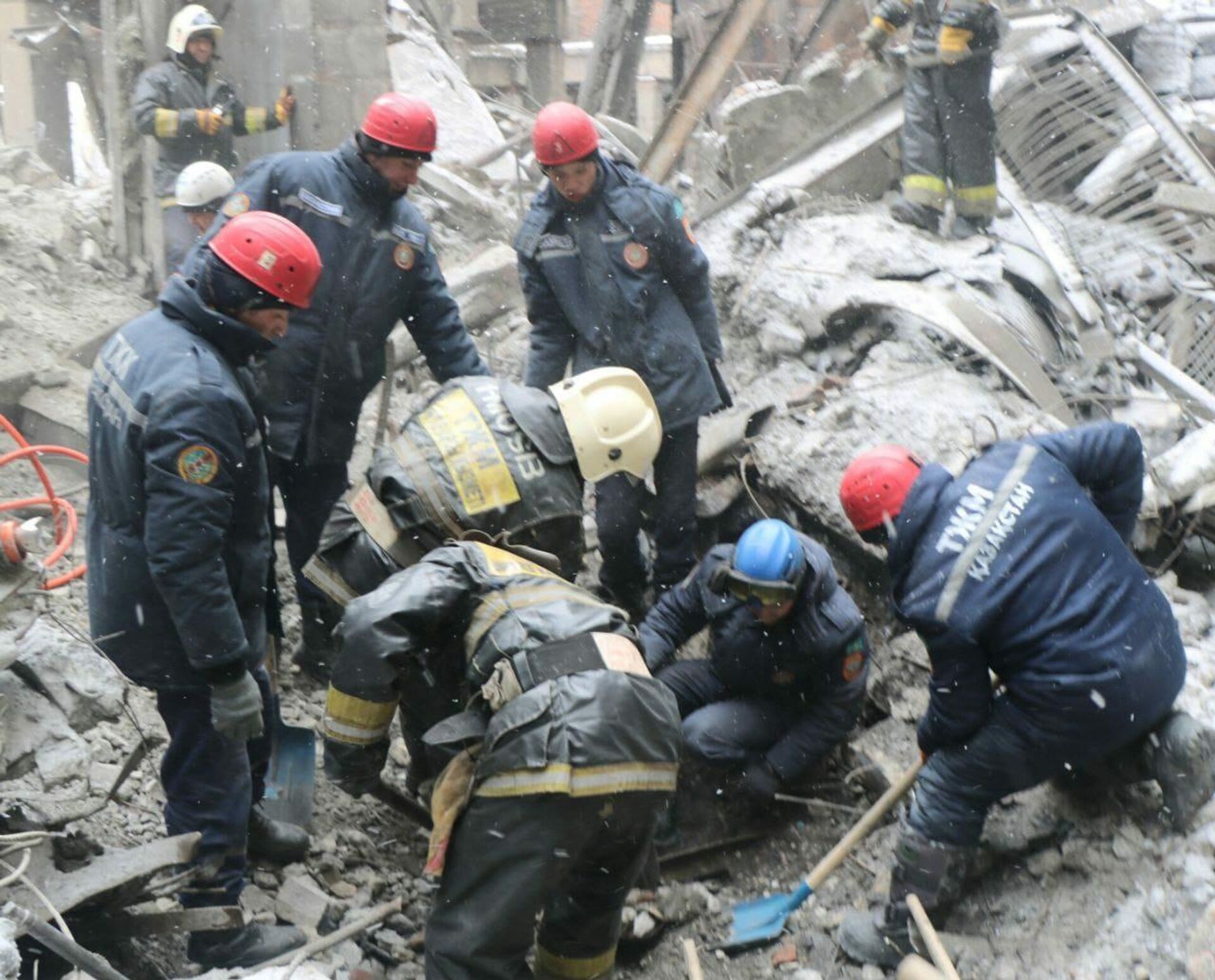 Найдено тело сотрудницы ТЭЦ в Петропавловске, где рухнула труба - Sputnik Казахстан, 1920, 14.02.2025