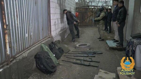Задержание участников ограбления оружейного магазина “Камерад” - Sputnik Казахстан