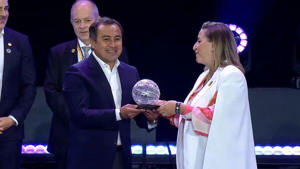 Награждение представителя Казахстана на выставке ЭКСПО Дубай - Sputnik Казахстан