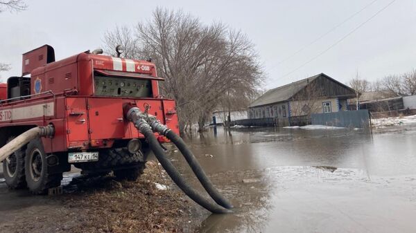 Для борьбы с талыми водами в Западно-Казахстанскую область направлены дополнительные силы и средства МЧС - Sputnik Қазақстан