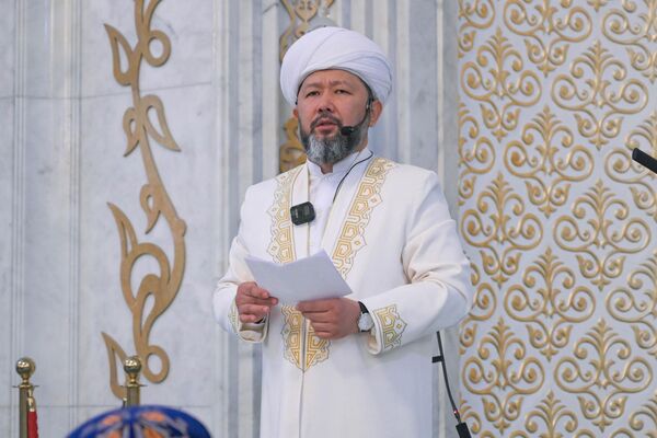 Рамадан – особый месяц для мусульманской уммы. Пусть Всевышний дарует нам возможность встретить месяц, полный милости, прощения и награды! Я призываю вас проводить больше благотворительных мероприятий в этом месяце, отметил председатель Духовного управления мусульман Казахстана Наурызбай кажы Таганулы, обращаясь к общине.  - Sputnik Казахстан