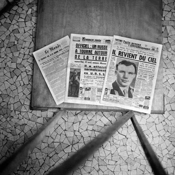 Француз газеттері 1961 жылдың 12 сәуірінде кеңестік ғарышкер Юрий Гагариннің ғарышқа аттанғаны туралы хабар таратқан.  - Sputnik Қазақстан