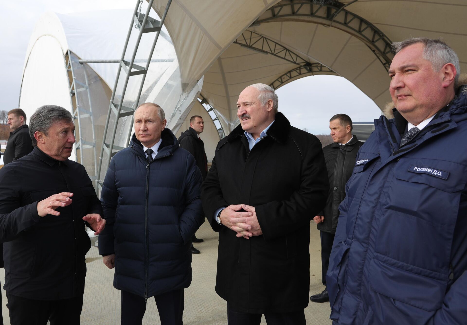 Владимир Путин и Александр Лукашенко на космодроме Восточный - Sputnik Казахстан, 1920, 12.04.2022