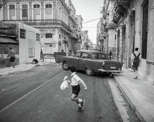 Снимок &quot;Побег Гаванны&quot; французского фотографа Этьен Сушон, победивший в категории уличной фотографии.  - Sputnik Казахстан
