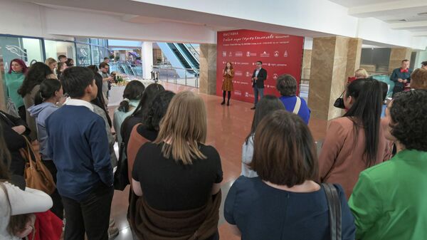 Выставка Особые миры Сергея Калмыкова  открылась в Нур-Султане - Sputnik Казахстан