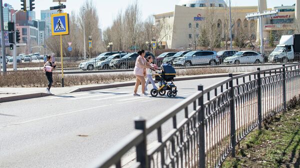 Женщина с коляской - Sputnik Казахстан