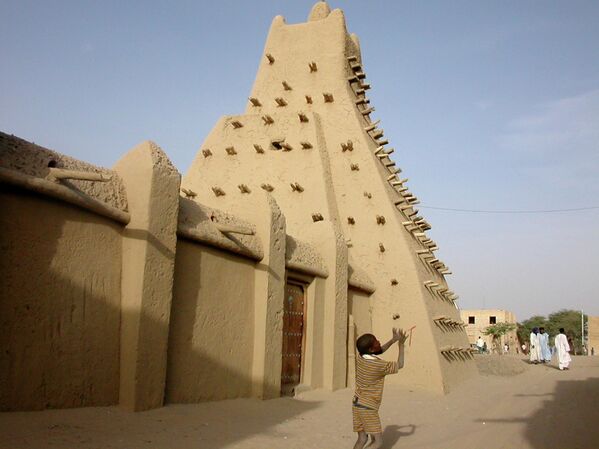 Исторический город Тимбукту в Мали, находится под угрозой из-за вооруженного конфликта в этом районе. - Sputnik Казахстан