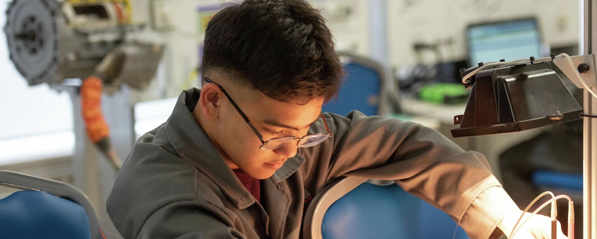 Студенты и преподаватели Astana polytechnic college работают над проектами - Sputnik Казахстан, 1920, 04.05.2025