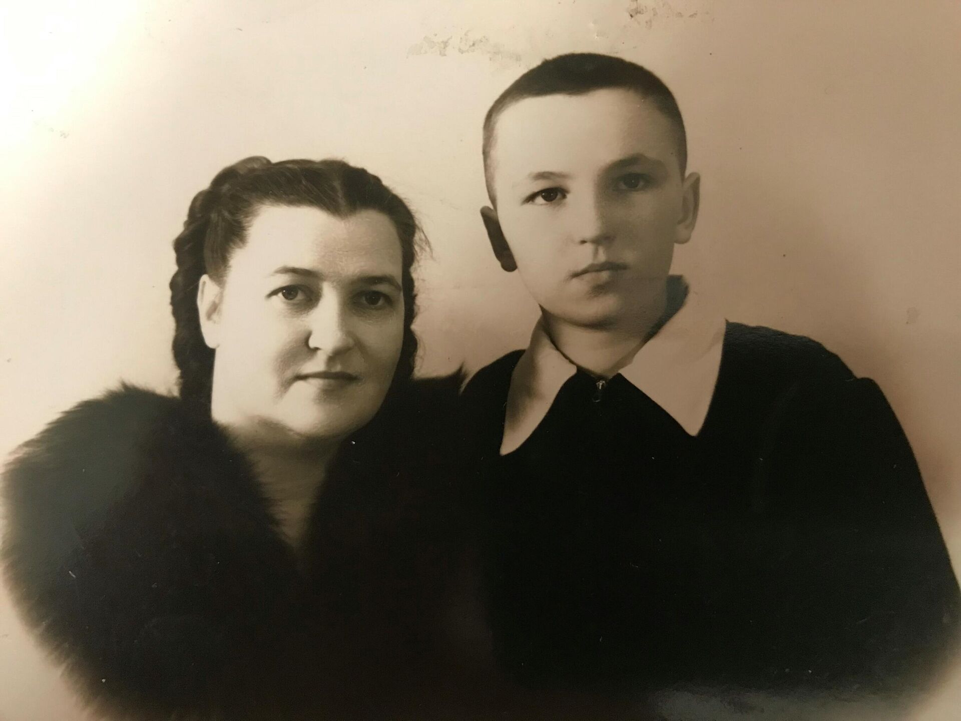 Адик с матерью Лидией Павловной - Sputnik Казахстан, 1920, 24.04.2022