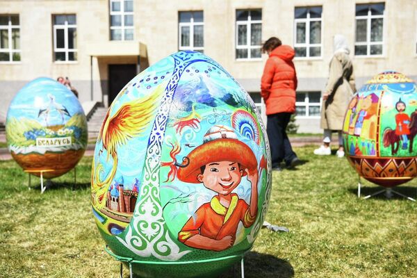 Выставка пасхальных яиц в Нур-Султане проходит на территории Свято-Успенского кафедрального собора.  - Sputnik Казахстан