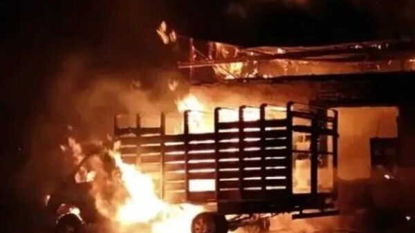 Крупный пожар в Балхаше: на видео попал момент взрыва грузовика - Sputnik Казахстан