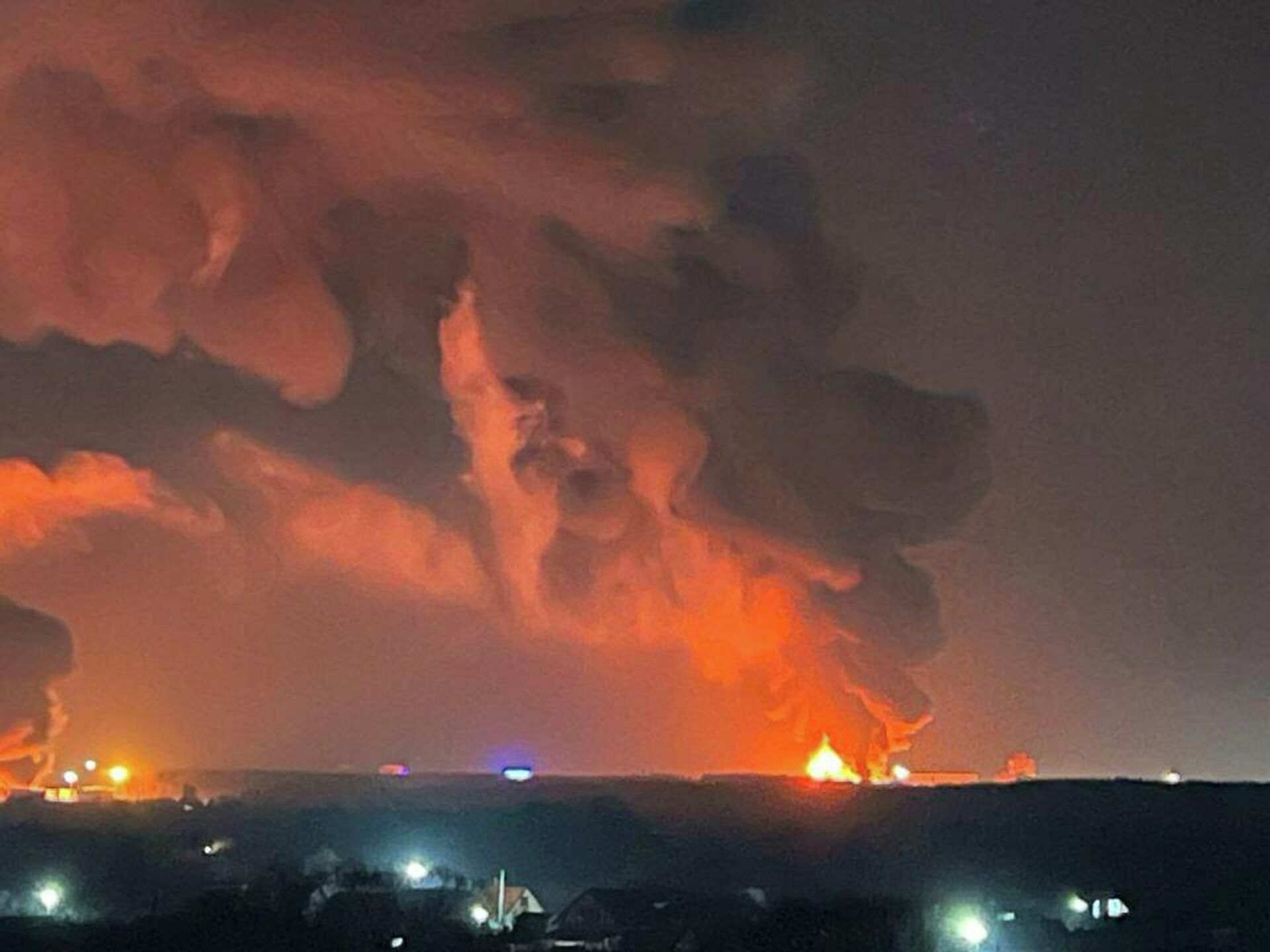 Дом 2 07.04 2024 ночной. Пожар на нефтебазе в Брянске. Брянск сгорела Нефтебаза. Пожар на нефтехранилище.