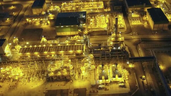 Чудо в пустыне: как работает завод-гигант Uzbekistan GTL - видео - Sputnik Казахстан