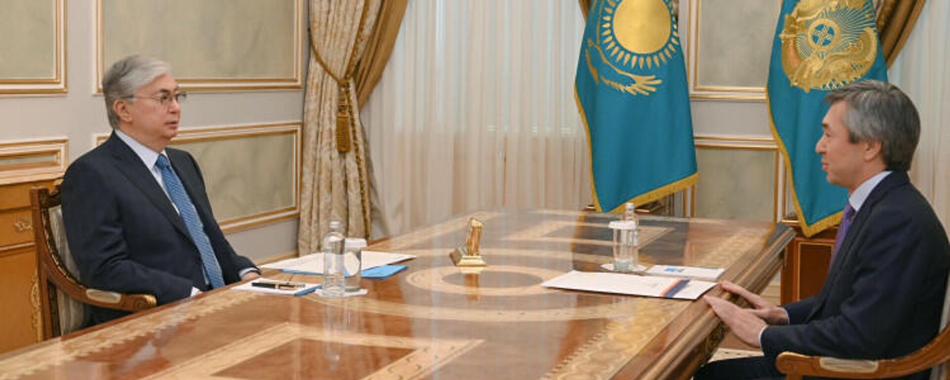 Токаев встретился с председателем президиума НПП Атамекен Баталовым - Sputnik Казахстан, 1920, 27.04.2022