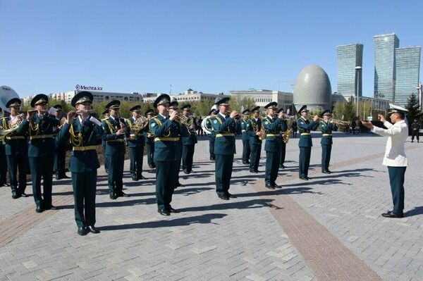 Массовый забег, посвященный 30-летию Вооруженных сил - Sputnik Казахстан