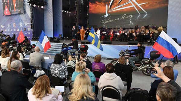 Дорога на Ялту: финал международного музыкального фестиваля в Москве. Прямая трансляция - Sputnik Казахстан