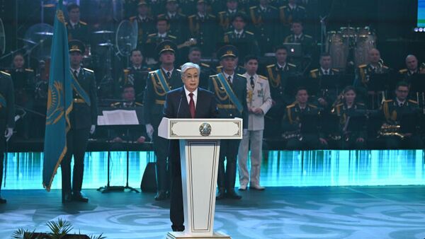 Токаев принял участие в торжественном собрании по случаю Дня защитника Отечества - Sputnik Казахстан