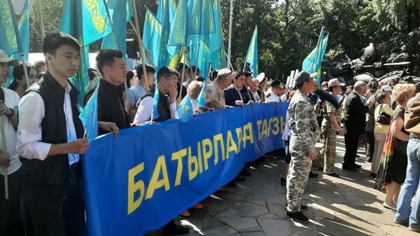 Бессмертный полк в Алматы. 9 мая 2022 - Sputnik Казахстан