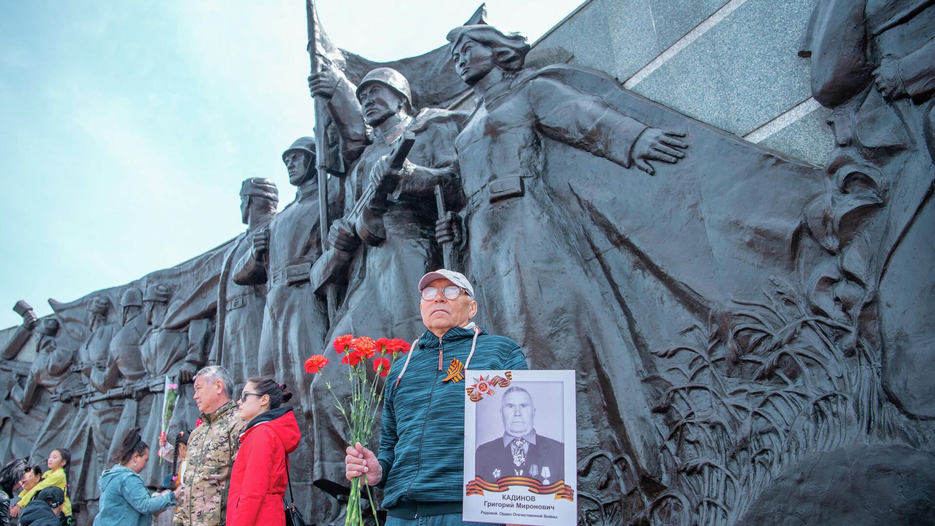 Астанчане празднуют День Победы, 9 мая 2022 года - Sputnik Қазақстан, 1920, 22.04.2023