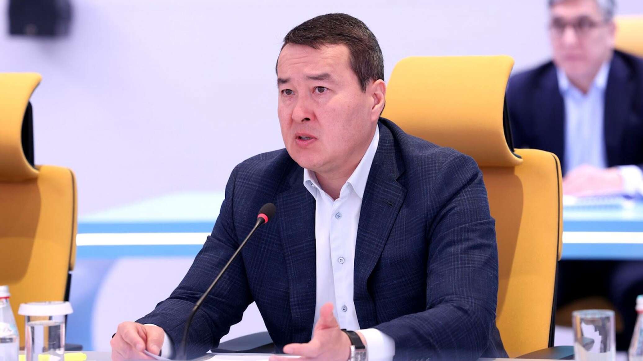 Премьер министр изображенный на 5. Премьер министр Казахстана 2022. Вице-премьер Казахстана 2023.