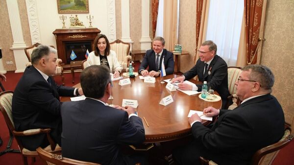 Посол Казахстана в России Ермек Кошербаев посетил Омскую область - Sputnik Казахстан