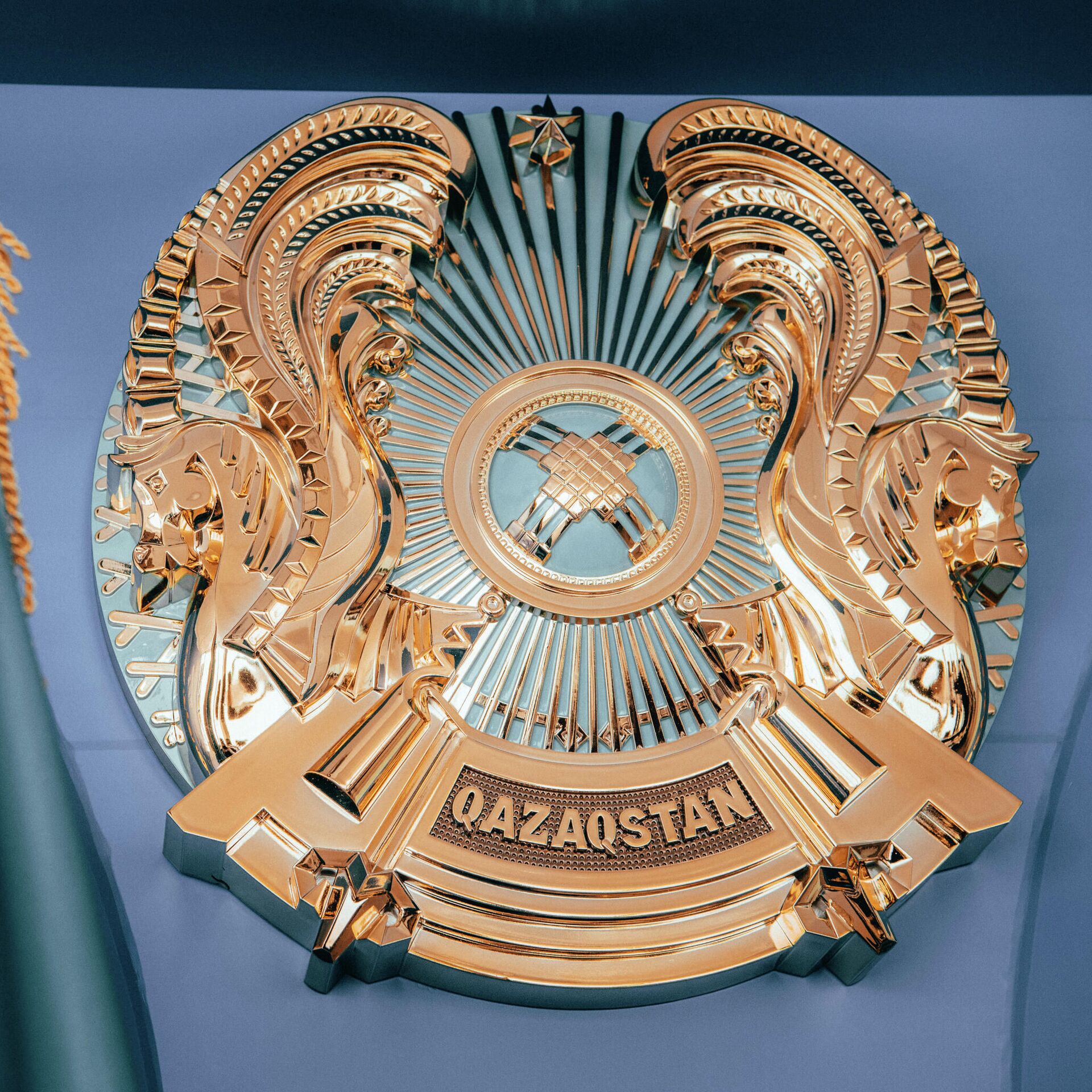 Герб казахстана фото