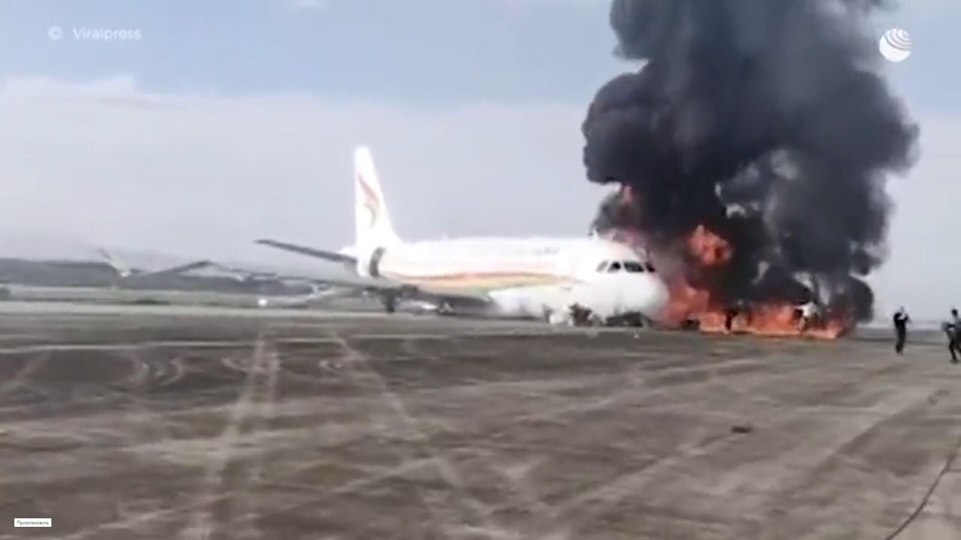 Авария в китае 11 ноября 2020. Борт горящего самолета. Пожар в самолете. Пожар в самолете в музее.